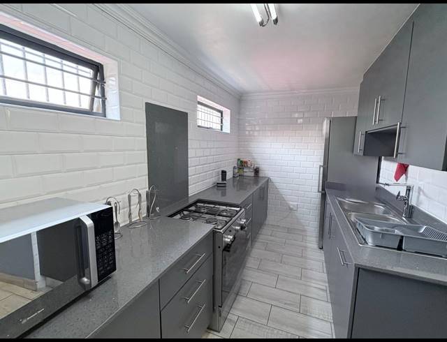 731M² OFFICE FOR SALE IN HALFWAY HOUSE